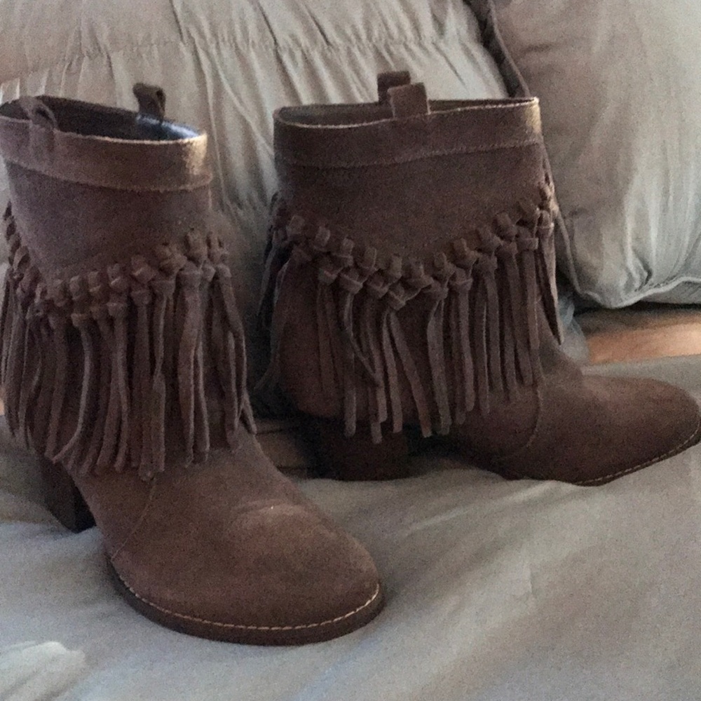GRAY FRINGE SUEDE BOOTIES